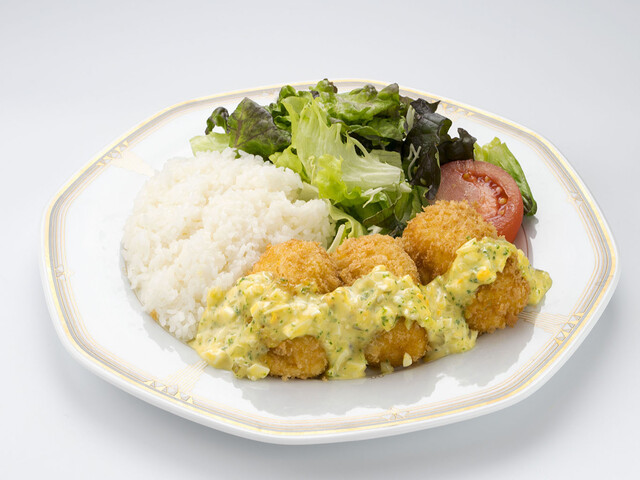 ホテルエース盛岡 ラウンジ「ルポ」｜落ち着くカフェ空間と絶品スイーツ