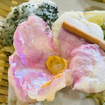 精進料理 むくの木 - 椿の花の天ぷら