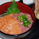 サーモンネギトロ丼