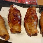 熱々屋 - 鶏皮揚げ餃子(450円＋税)