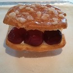 キュイジーヌ[s] ミッシェル・トロワグロ - 洋梨シャーベットのシューサンド