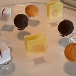 キュイジーヌ[s] ミッシェル・トロワグロ - 小菓子