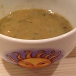 ゾネントア - 小麦のスープ。お代わり自由。