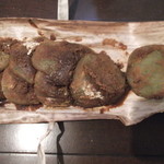 四季の餅 あめこ - 安倍川餅。草餅バージョン、画像追加。