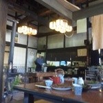 そば処 どうひら - 席から厨房を望む…