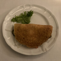 スンガリー 新宿東口本店 - フレッシュサーモンマリネのブリヌイクレープ包み