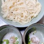 Shabutatsu - 〆のきしめんはしゃぶしゃぶのお出汁を塩胡椒スープにしてつけてお召し上がり頂きます。きしめんを楽しみにしゃぶ辰にいらっしゃる方多数です！