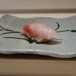 鮨 やま咲 - 金目（シャリとネタのバランス◎）