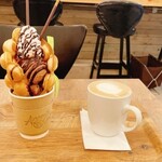 アローズカフェ - ワッフルとカフェラテ