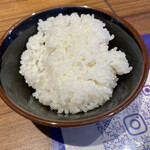 横浜家系ラーメン春吉家 - ランチタイムはミニライス無料、しかも食べ放題ですと！
