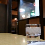 かな福 - お冷とおしぼり