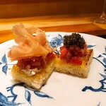 炭火割烹 白坂 - ⚫鮪トースト　燻製生ハム、キャビア