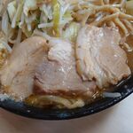 ラーメン二郎 - 柔らかいブタが3枚！