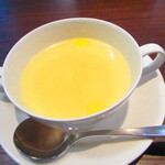 ノーザンテラスダイナー - たっぷりのフィリングサンドウィッチプレートディナー　１８００円（税込）のスープのアップ【２０２１年３月】