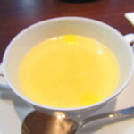 ノーザンテラスダイナー - たっぷりのフィリングサンドウィッチプレートディナー　１８００円（税込）のスープのアップ【２０２１年３月】