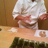 鮨長 - 漬けを握っていただいています