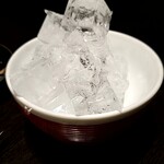 Aburiyakiniku Takumi - ロースターの網清掃用の氷
