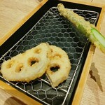 Tempura Anago Kabayaki Sukeroku Sakaba - レンコンとアスパラガス