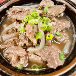 肥後路 - 馬すじ肉の煮込みです　このスープの美味しさには目を剥きます　これはマストですね