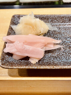 都寿司 - ガリが2種類になっていました　これはこれまでなかったよ