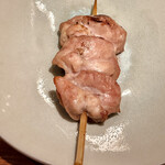 オオクサ - 信玄鶏の羽子板です　火入れが強くなって身が締まっていますが中はふっくら