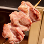 オオクサ - 持ち上げて写真を撮ると串を伝って肉汁が溢れるから勿体無いよ