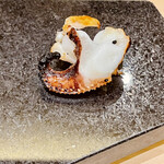 鮨 心白 - 墨烏賊の可愛らしい足を焼いてつまみに出してくれました