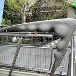 とり茶太郎 - 青山製図専門学校のフェンスが手羽先に見えるなんて焼鳥中毒か（笑）