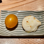 とり茶太郎 - 比内地鶏の金柑とチーズが燻製してあります　ウイスキー飲みたくなる香りと味　テイクアウトできないかなこれ