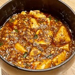 かつぎや - ワイフの大好物かつぎや麻婆豆腐です　複雑系な旨味が堪能できます