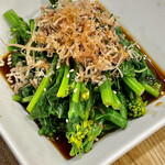 かつぎや - さっぱり菜の花のお浸しで口をリセットしつつハイボール濃い目をいただきます