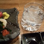 あさの屋 - まだ外は明るいけど、芋焼酎ロック。