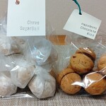 サンデーベイクショップ - シトラスシュガーボール
      ヘーゼルナッツチョコレートキス
      夫がリモートで結構家にいるのでコーヒーのお供に