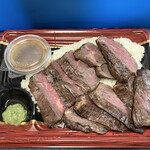 陣中 - 今回は新発売の「満福牛ハラミ弁当」を買ってみました♪