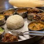 ヴェヌス サウスインディアンダイニング - ヴェジ＆ノンヴェジ、コンボタイプのミールス