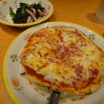 Saizeriya - サラミとパンチェッタのピザ、ほうれん草のソテー
