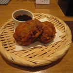 ぬる燗佐藤 - 黒毛和牛のキャベツメンチ
      
      
      