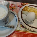 星乃珈琲店 - ウインナーコーヒー(ホット)520円、厚切りトーストとゆで卵のモーニングセット