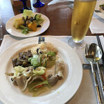 サイアムヘリテイジ東京 - 生ビール、サラダ他