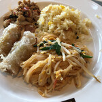 サイアムヘリテイジ東京 - パッタイ、チャーハン、春巻、挽肉炒め