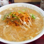 進来軒 - 味噌ラーメン(七味唐辛子いっぱい)
