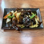 中国料理 福宮 - キクラゲと豚肉炒め。分量はふつうの一人前の70%くらいか。キクラゲと野菜と肉の比率が好みでした。