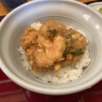 天寿ゞ - かき揚げは海老がゴロゴロと食べても食べても出てくる。ご飯の量も程よい、かかっているタレがあっさりしていてペロリ。
      