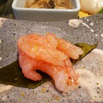 築地寿司清 - 甘エビの昆布締め 目の前に煮蛤がいます❗️