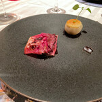 エノテーカ ピンキオーリ - 蝦夷鹿腿肉のロースト　 ラグーを詰めたカブのグラタン ゴルゴンゾーラ添え