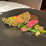 エノテーカ ピンキオーリ - 黒毛和牛フィレ肉のアッロースト 仔牛の腎臓と豆類の軽い煮込み ペポーゾソース