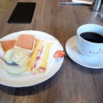 ル サロン ド ニナス - ｾｯﾄﾄﾞﾘﾝｸはﾎｯﾄｺｰﾋｰで