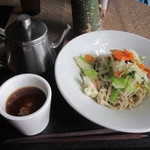 kurkku 3 - 野菜の蕎麦　８５０円