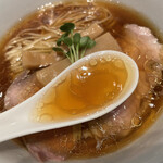 ラーメンWalkerキッチン - 通常の3倍会津地鶏を使用したスープ