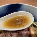 ラーメンWalkerキッチン - 鶏油と醤油ダレ、スープ